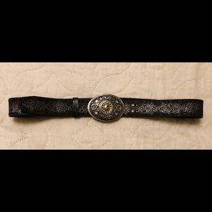 Women’s leather belt